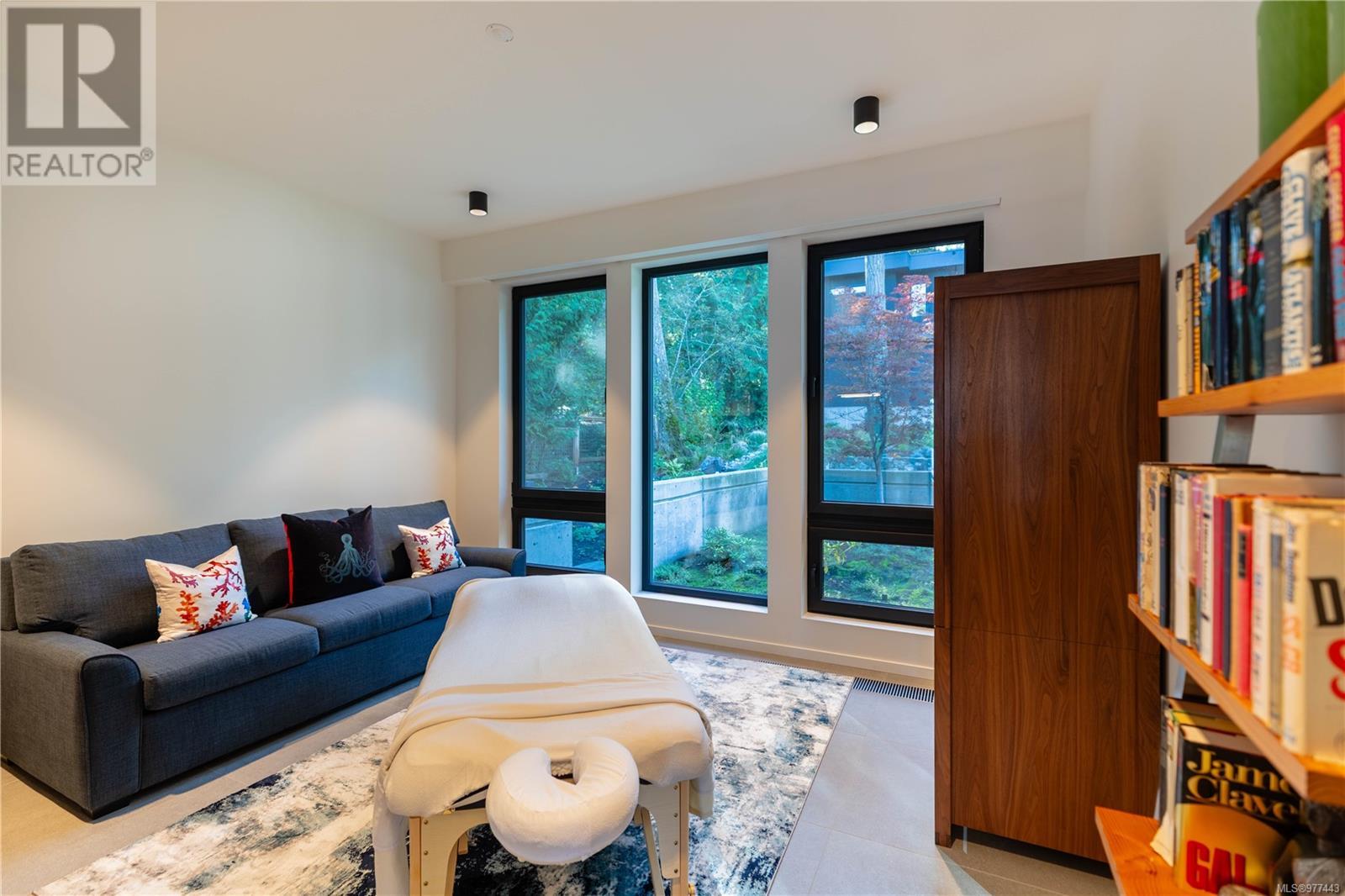  848 Lands End Road, North Saanich