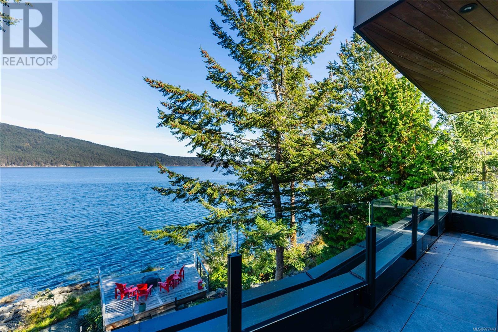  848 Lands End Road, North Saanich