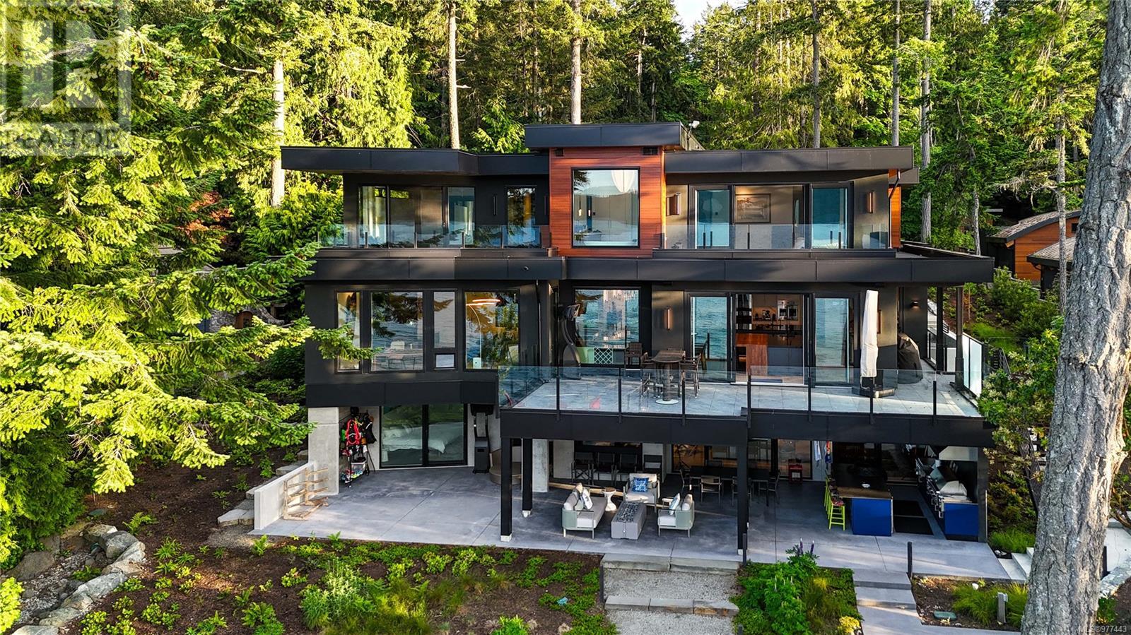  848 Lands End Road, North Saanich