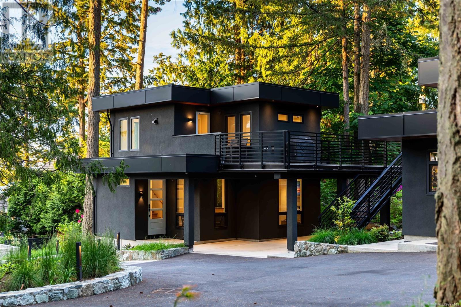  848 Lands End Road, North Saanich