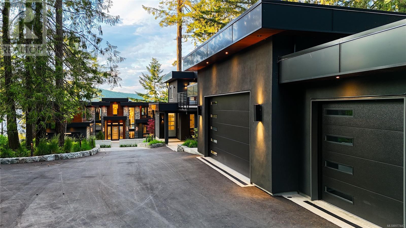  848 Lands End Road, North Saanich