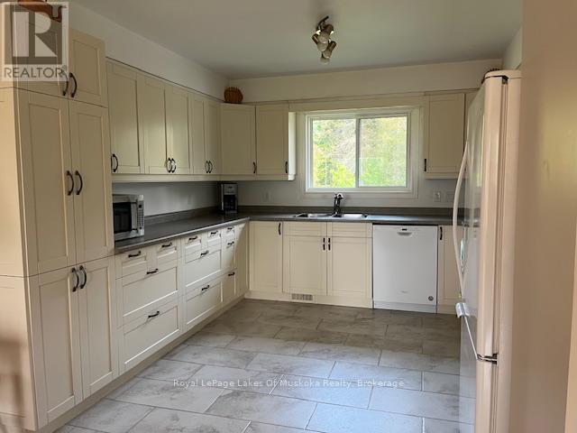 Photo 8 of 801 Sand Hill Road, South River ON