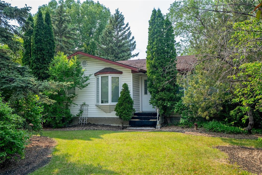 Photo 3 of 3300 Raleigh Street, Winnipeg MB