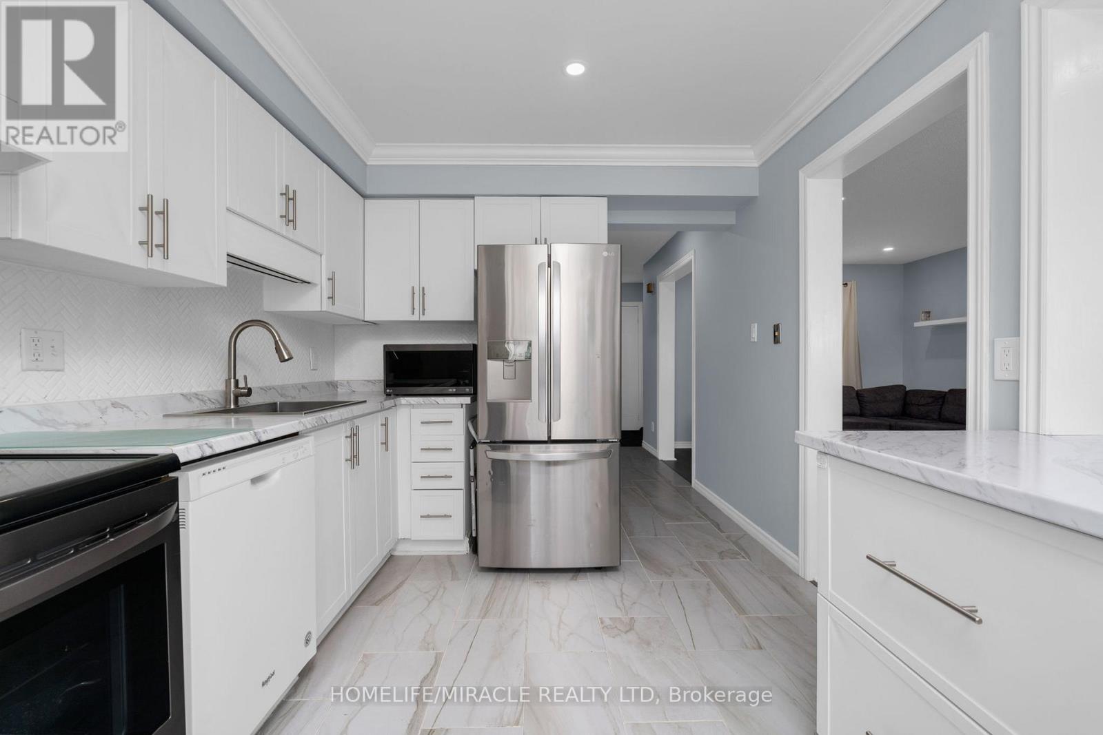 Single Family House for Sale in  LIVINGSTONE STREET W Barrie (Northwest) 