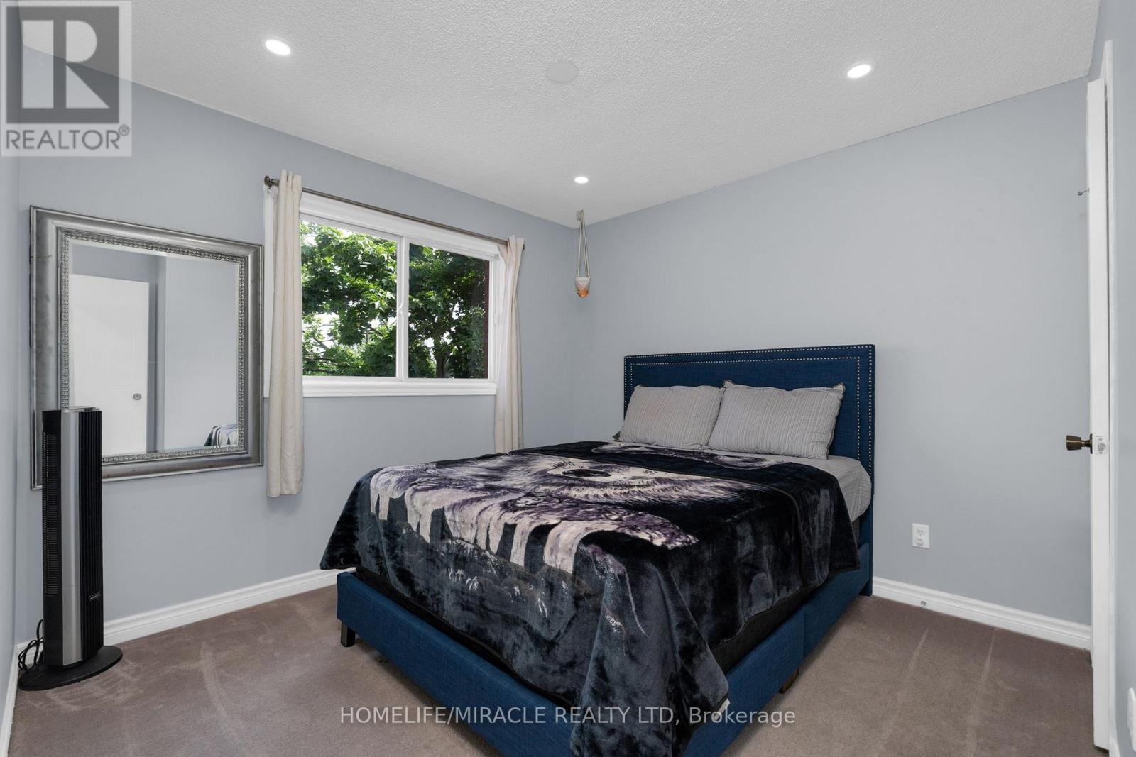 Single Family House for Sale in  LIVINGSTONE STREET W Barrie (Northwest) 