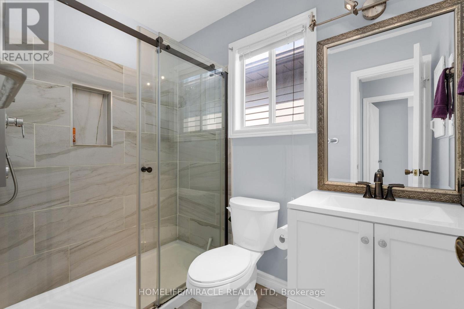 Single Family House for Sale in  LIVINGSTONE STREET W Barrie (Northwest) 