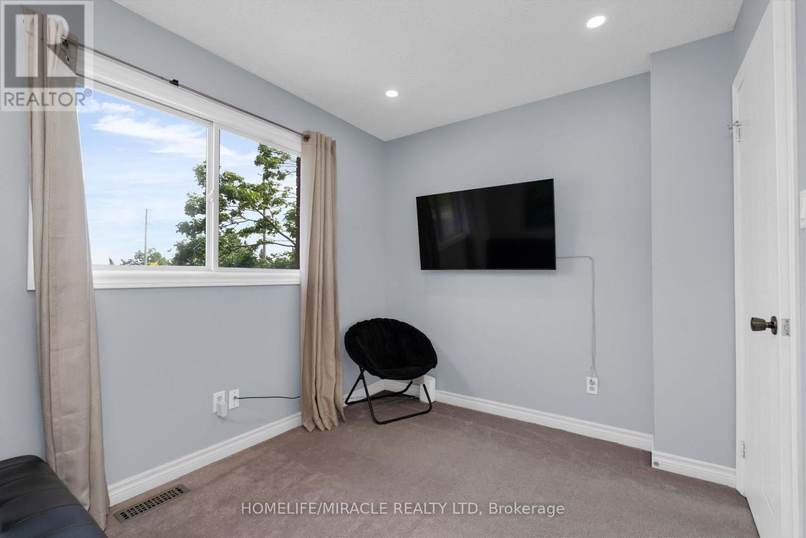 Single Family House for Sale in  LIVINGSTONE STREET W Barrie (Northwest) 