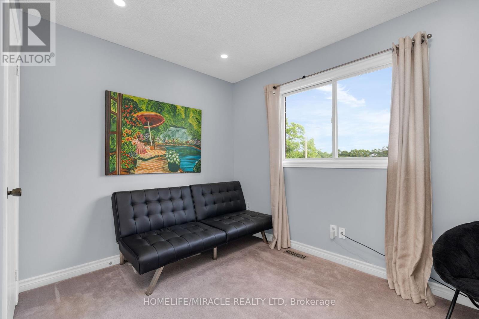 Single Family House for Sale in  LIVINGSTONE STREET W Barrie (Northwest) 