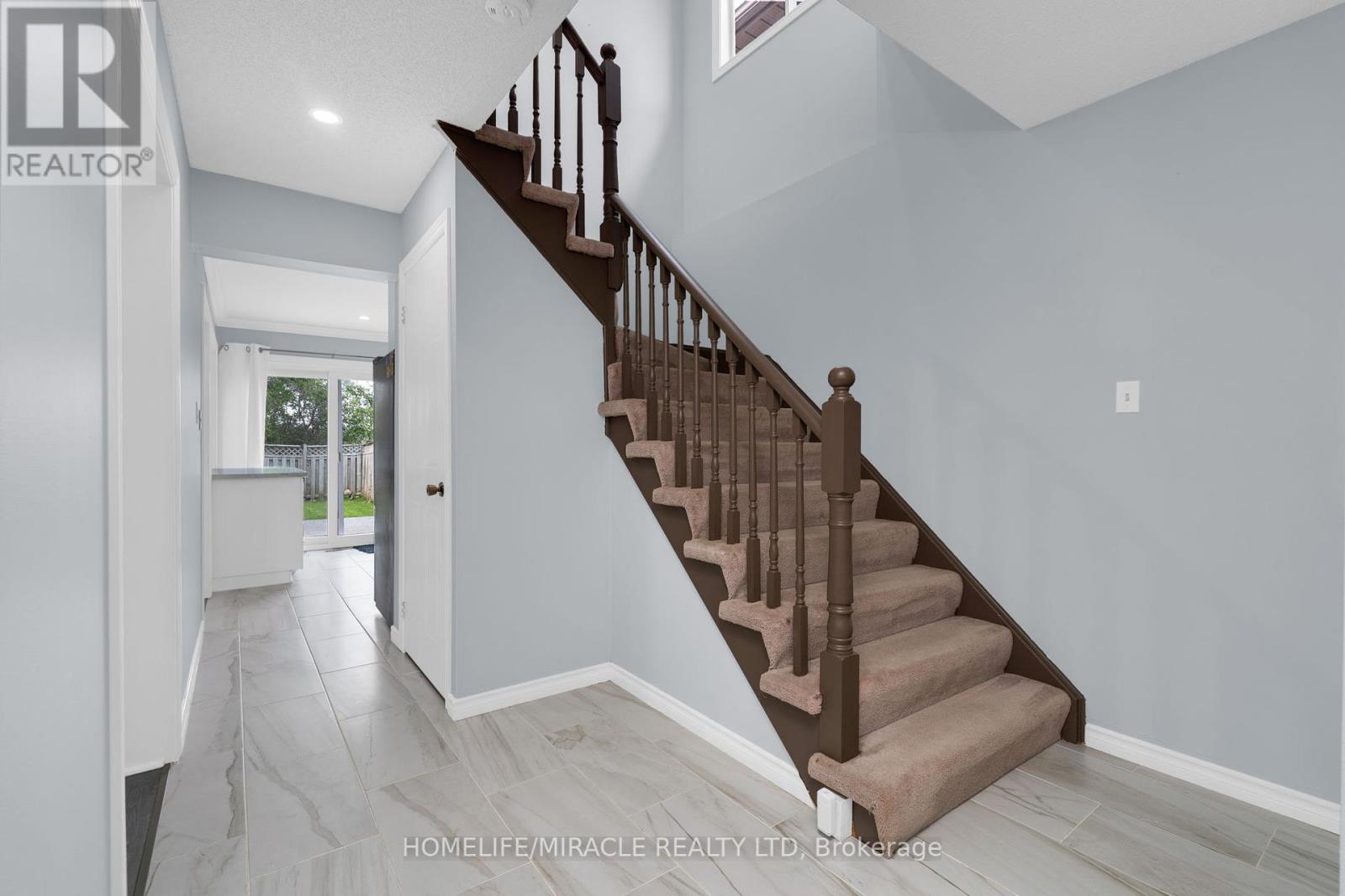 Single Family House for Sale in  LIVINGSTONE STREET W Barrie (Northwest) 