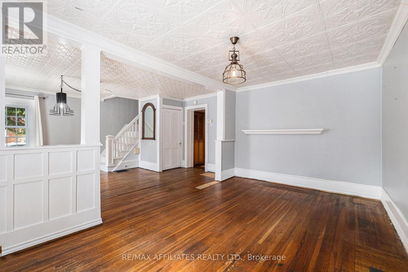 Photo 10 of 122 Chambers Street, Smiths Falls ON