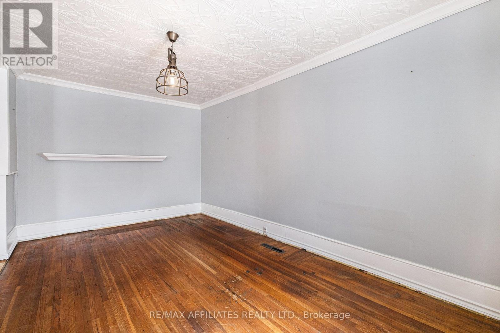Photo 11 of 122 Chambers Street, Smiths Falls ON