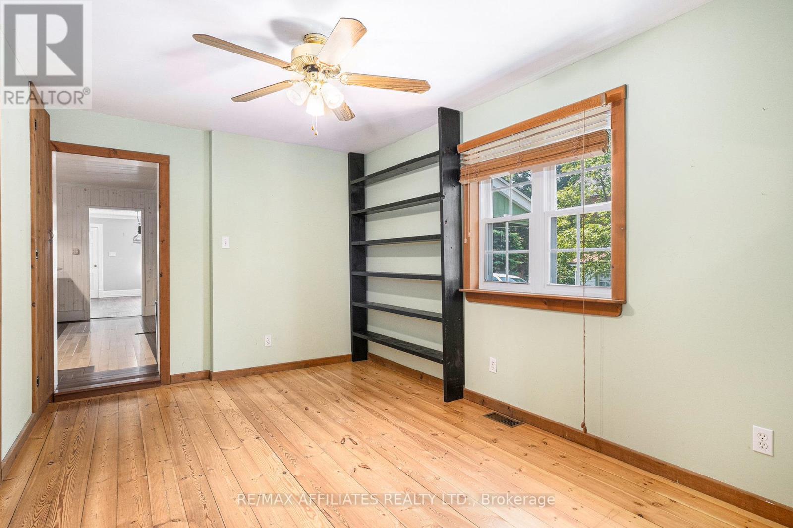 Photo 18 of 122 Chambers Street, Smiths Falls ON