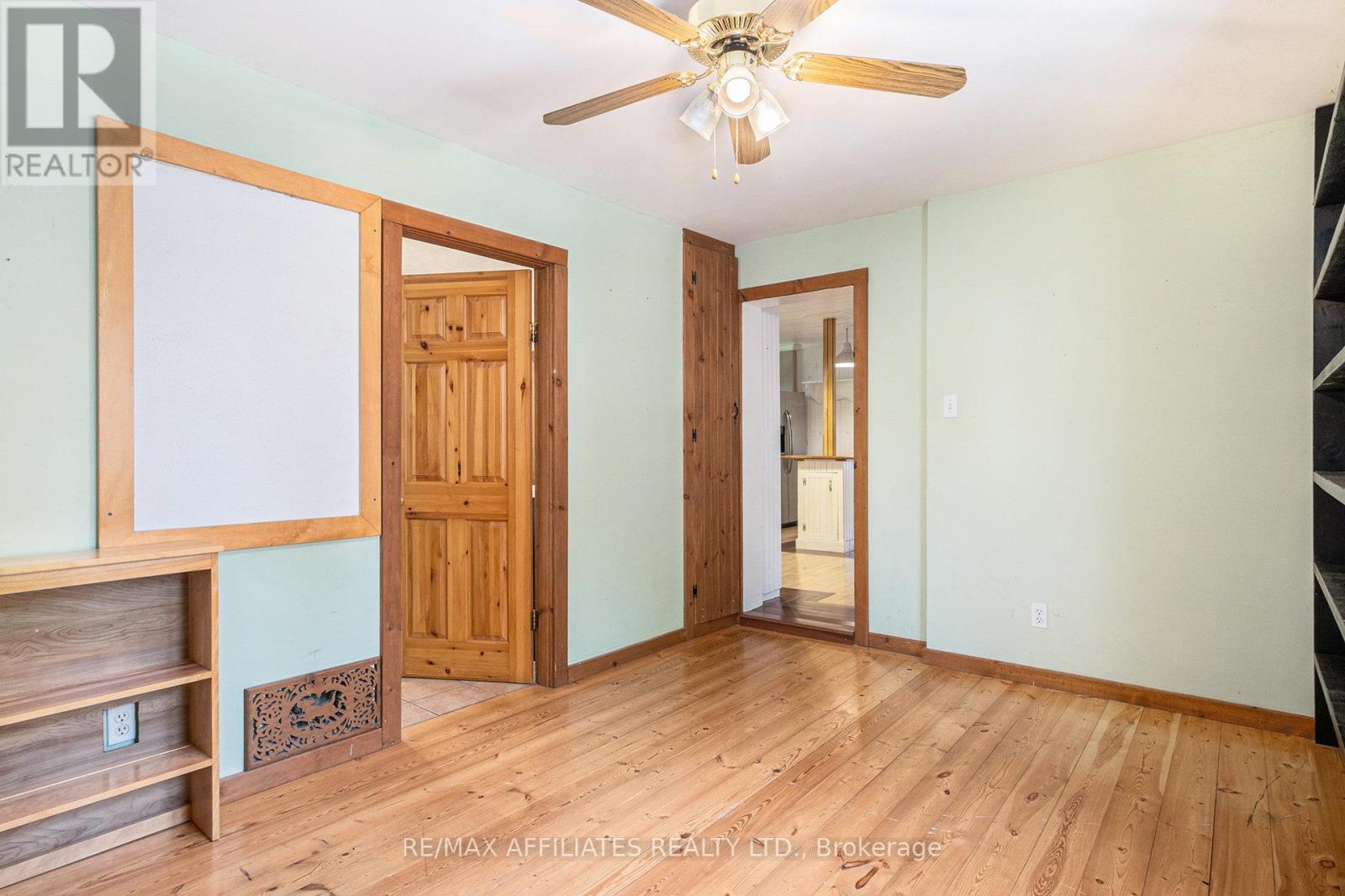 Photo 19 of 122 Chambers Street, Smiths Falls ON