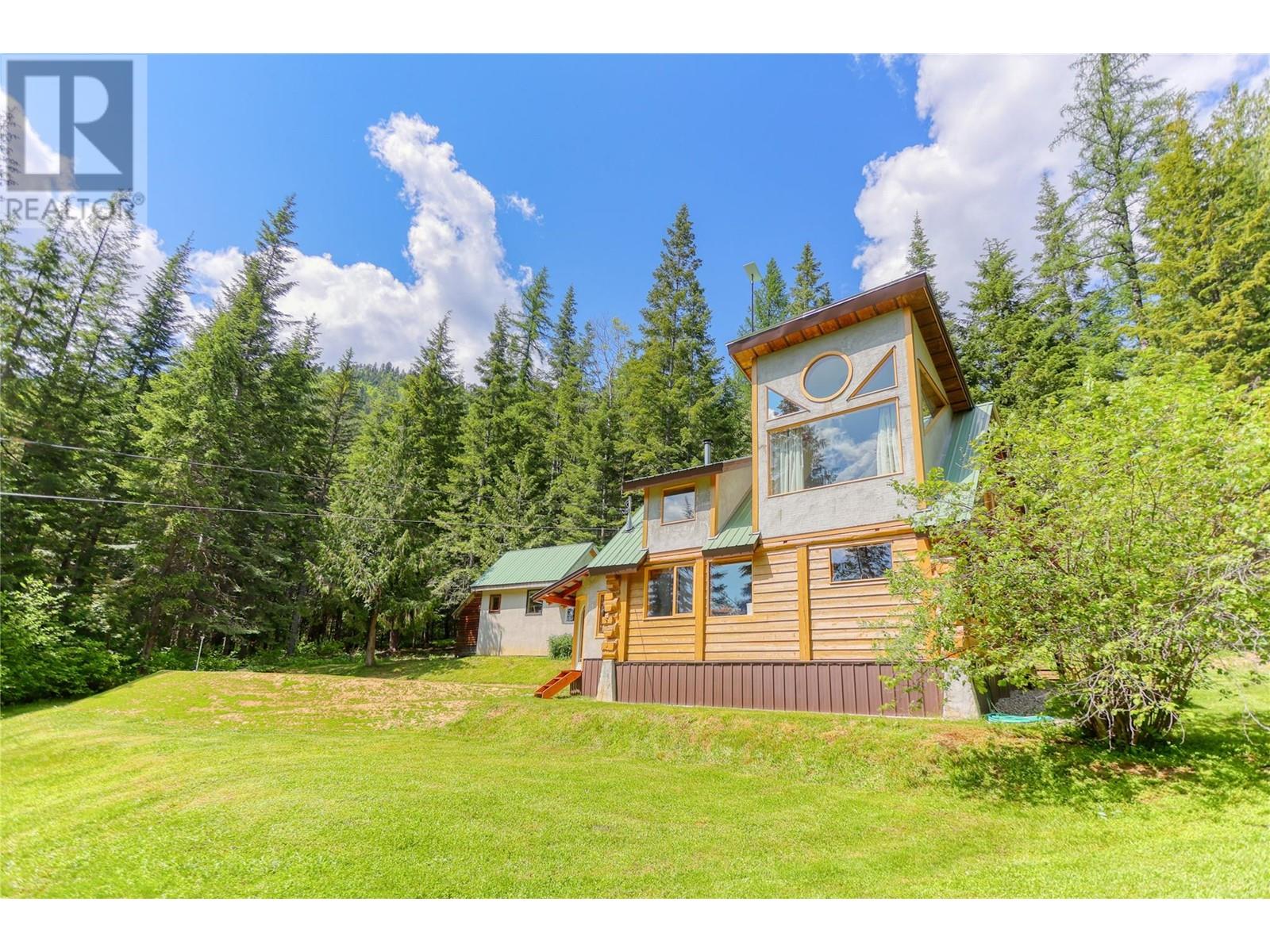 Photo 4 of 926 Wildhorse Creek Road, Ymir BC