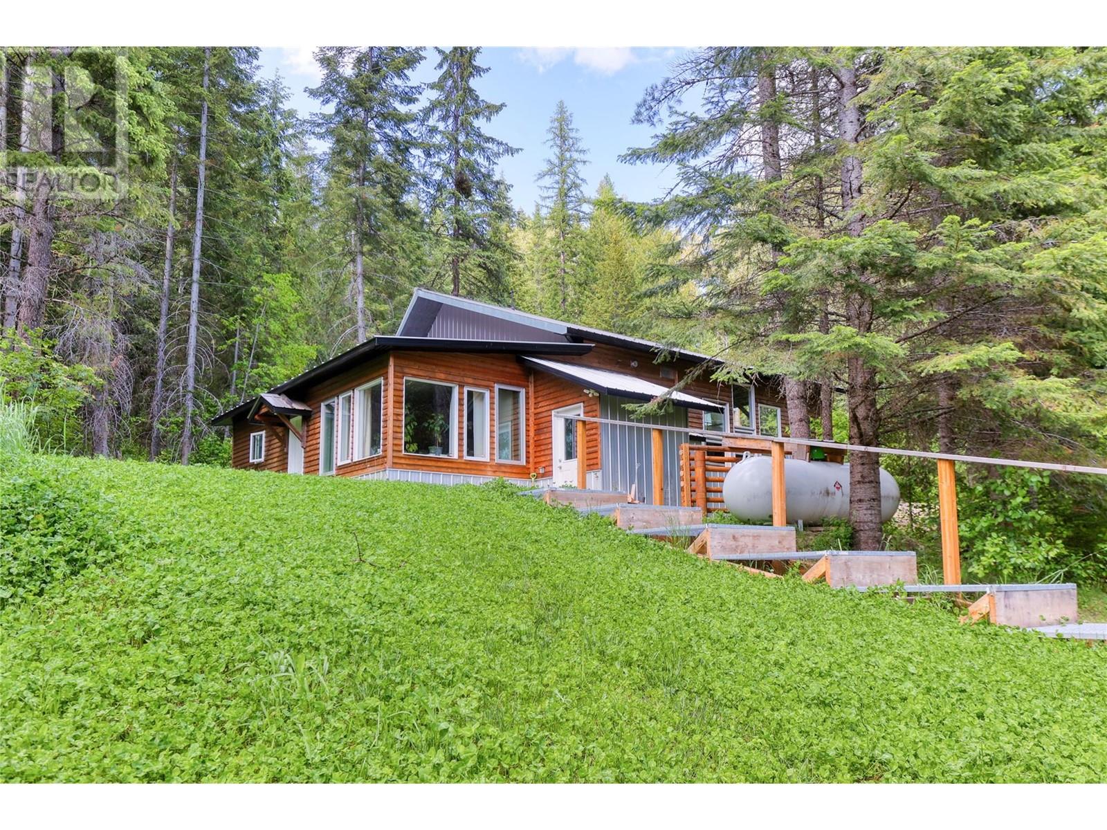 Photo 17 of 926 Wildhorse Creek Road, Ymir BC