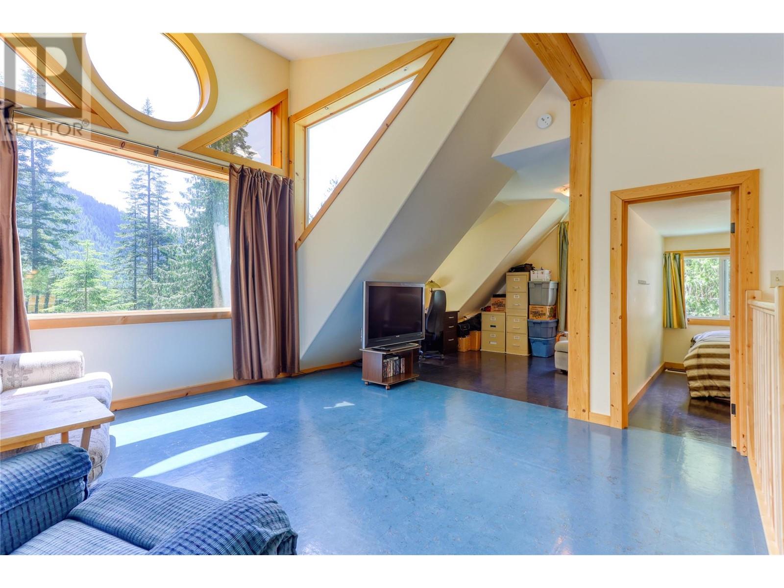 Photo 9 of 926 Wildhorse Creek Road, Ymir BC