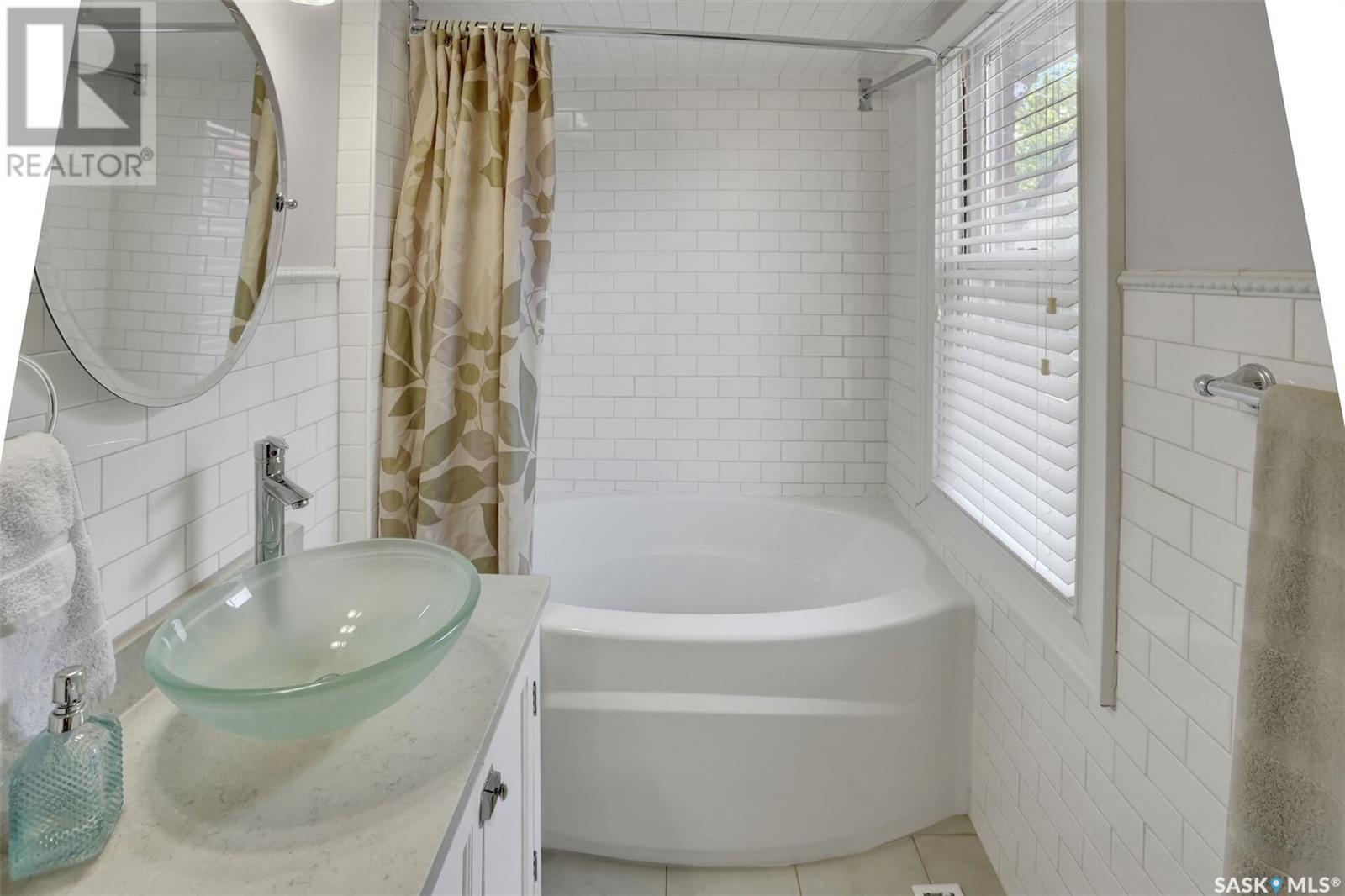 Photo 41 of 2216 Lorne Street, Regina SK