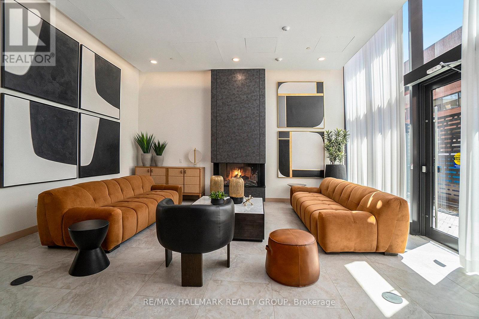 Welcome & elegant front lobby