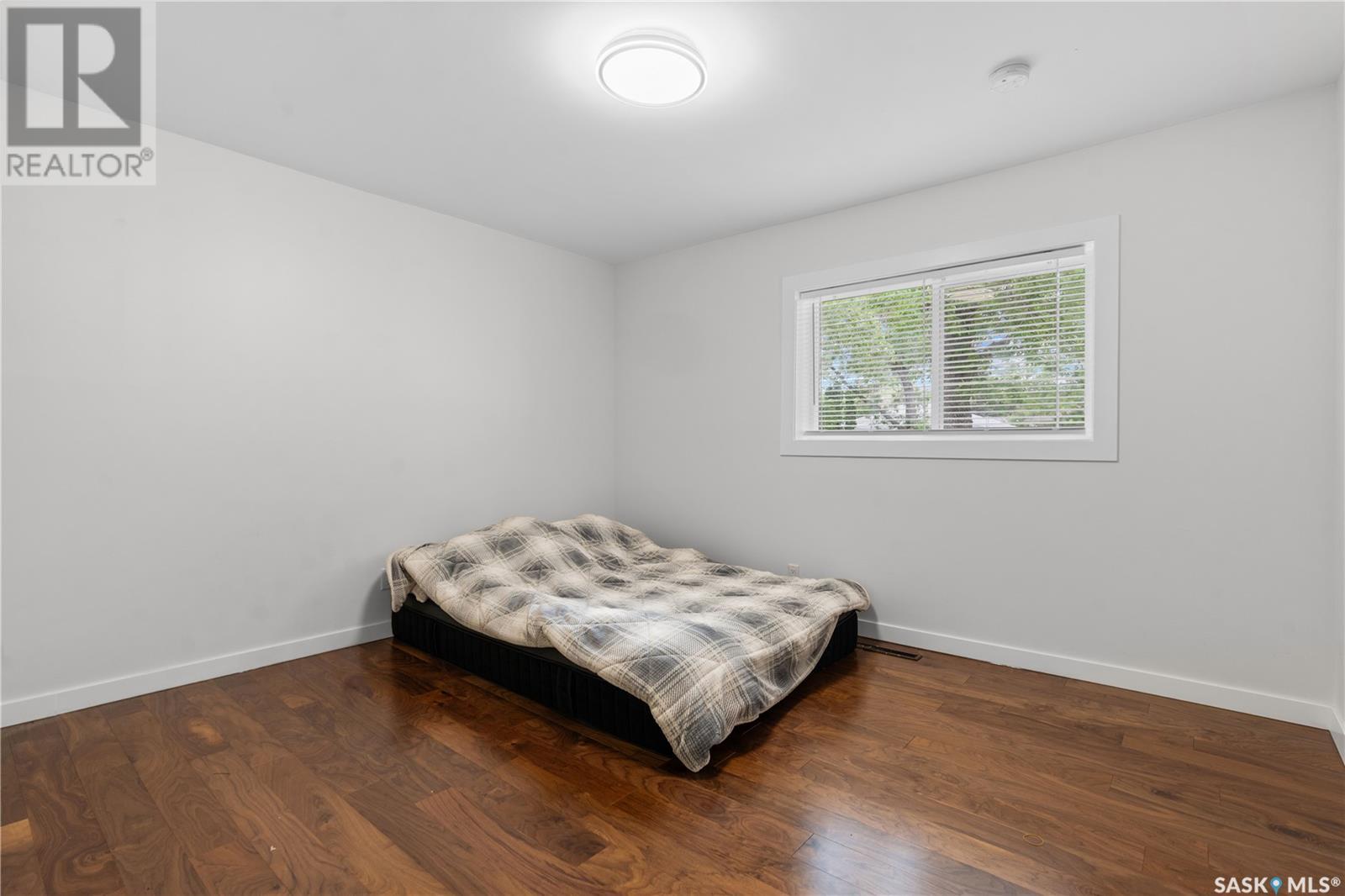 Photo 10 of 512 18th Avenue E, Regina SK