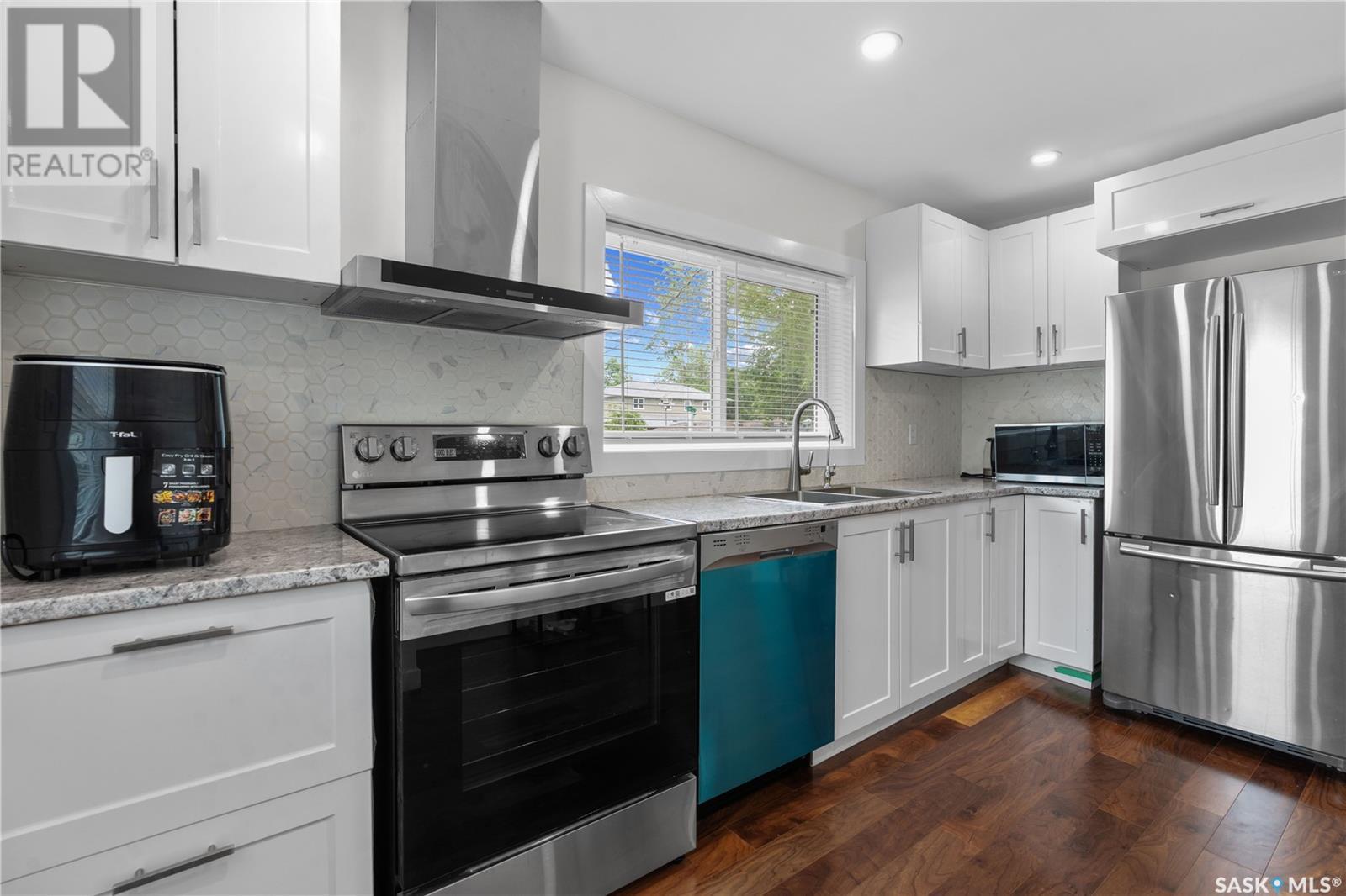 Photo 14 of 512 18th Avenue E, Regina SK