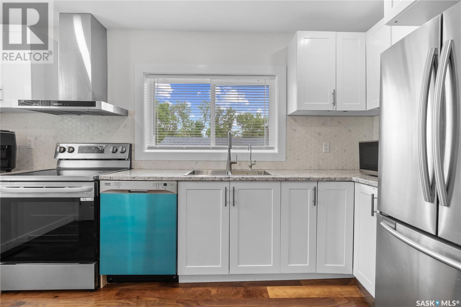 Photo 16 of 512 18th Avenue E, Regina SK