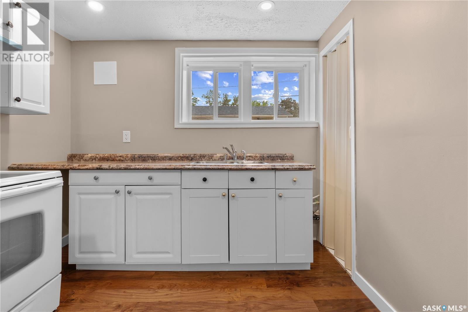 Photo 36 of 512 18th Avenue E, Regina SK