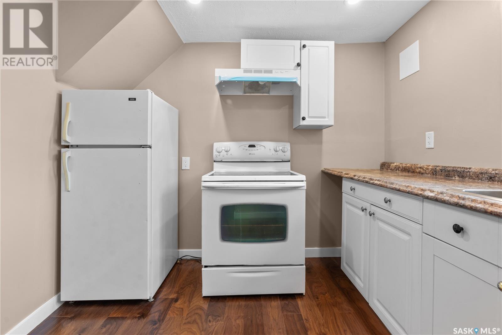 Photo 37 of 512 18th Avenue E, Regina SK