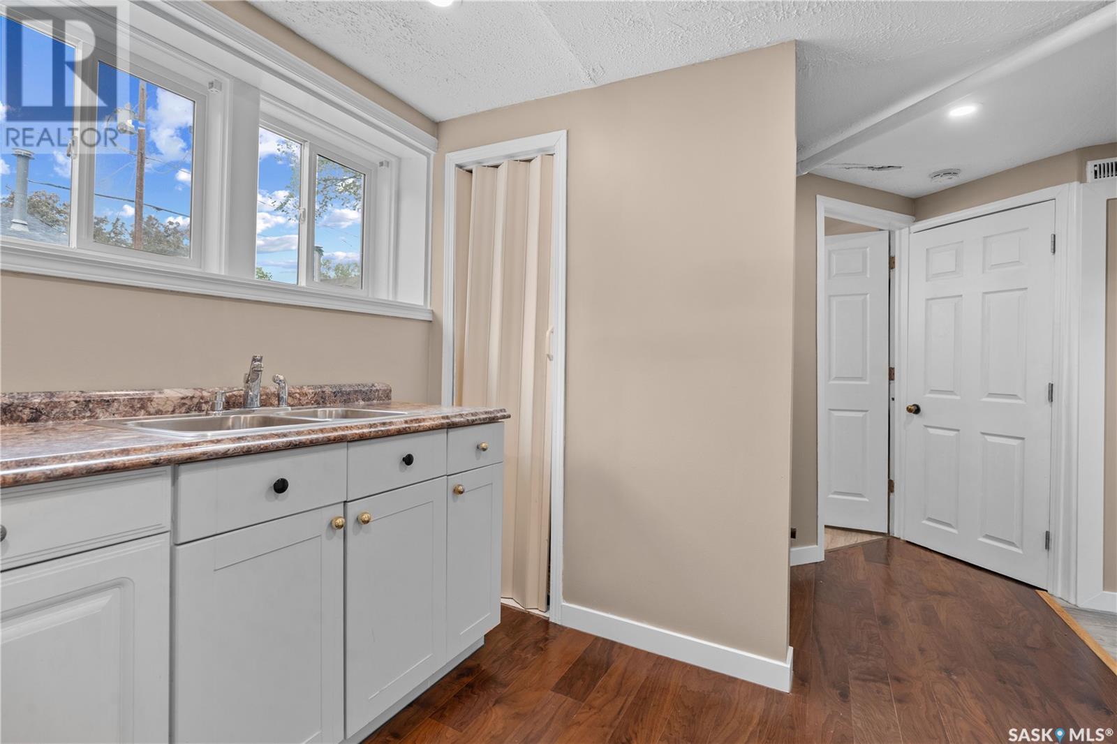 Photo 38 of 512 18th Avenue E, Regina SK