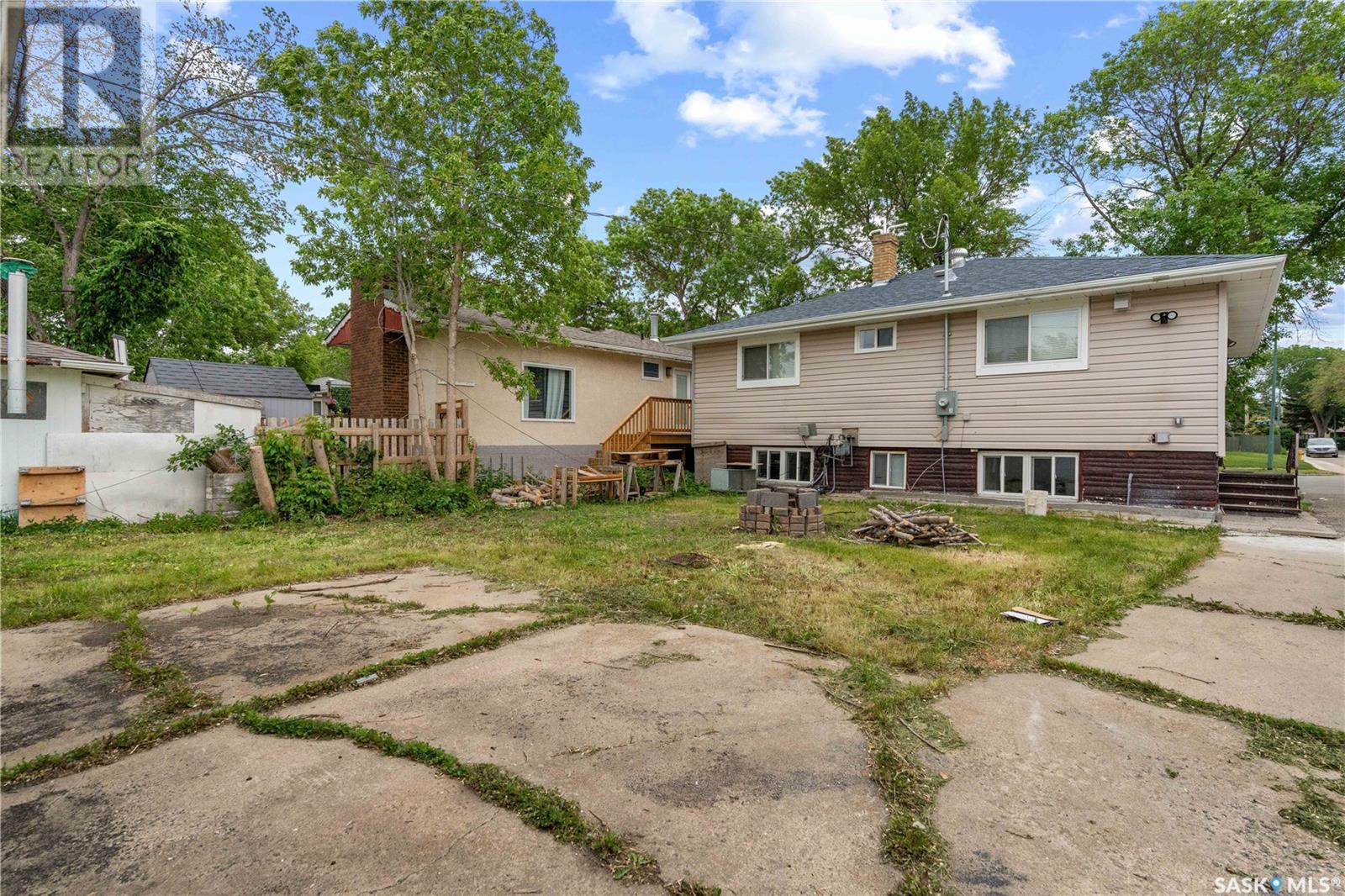 Photo 45 of 512 18th Avenue E, Regina SK
