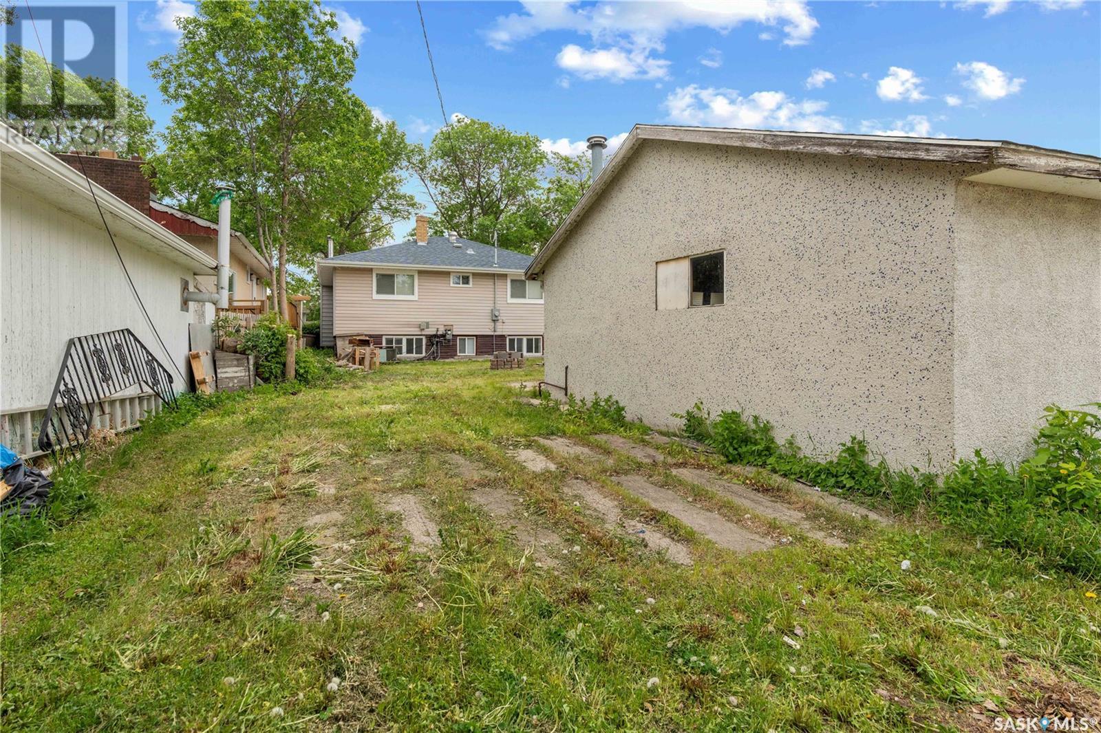 Photo 48 of 512 18th Avenue E, Regina SK