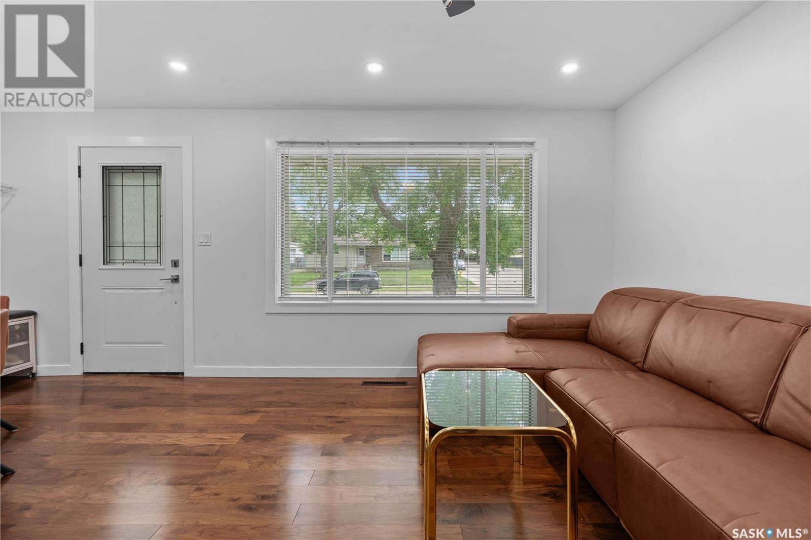Photo 9 of 512 18th Avenue E, Regina SK