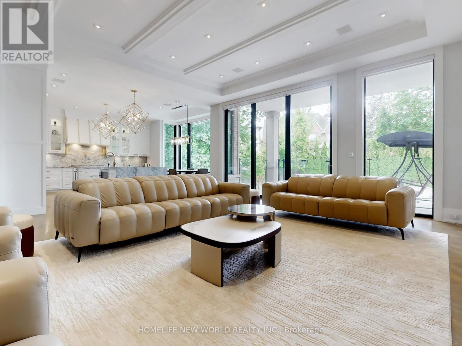 154 YONGE BOULEVARD - 11