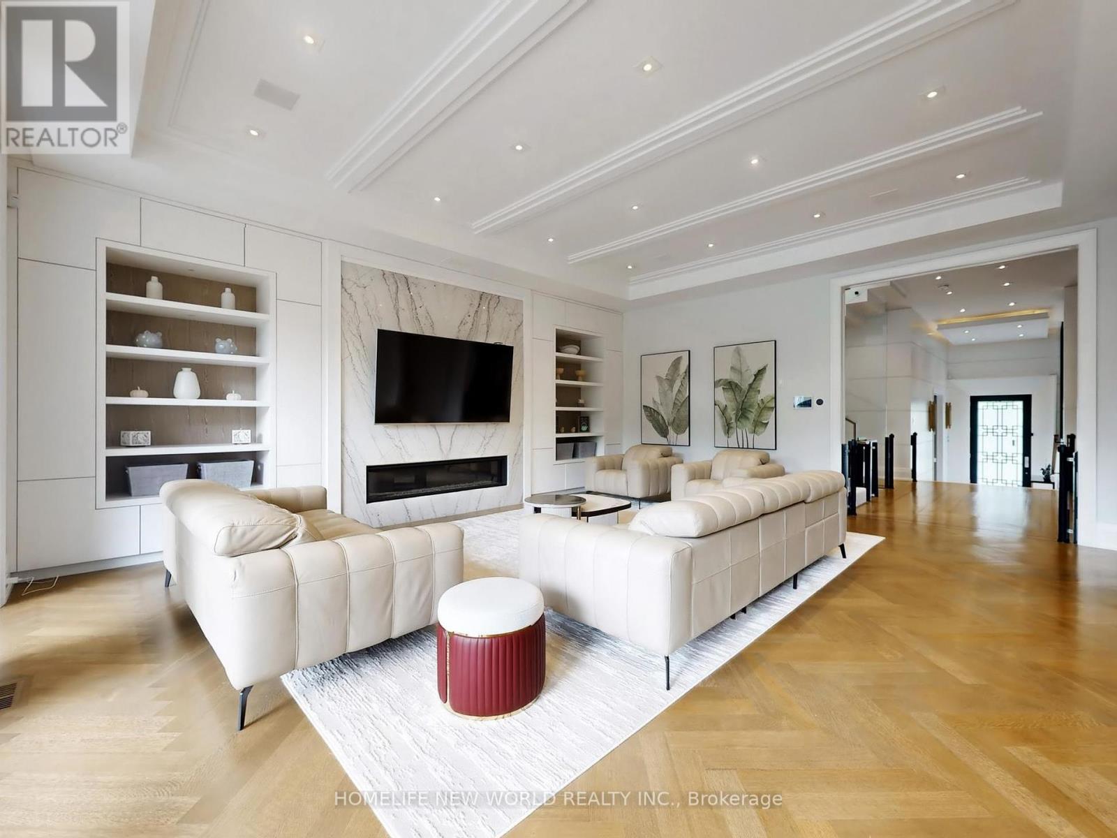 154 YONGE BOULEVARD - 10