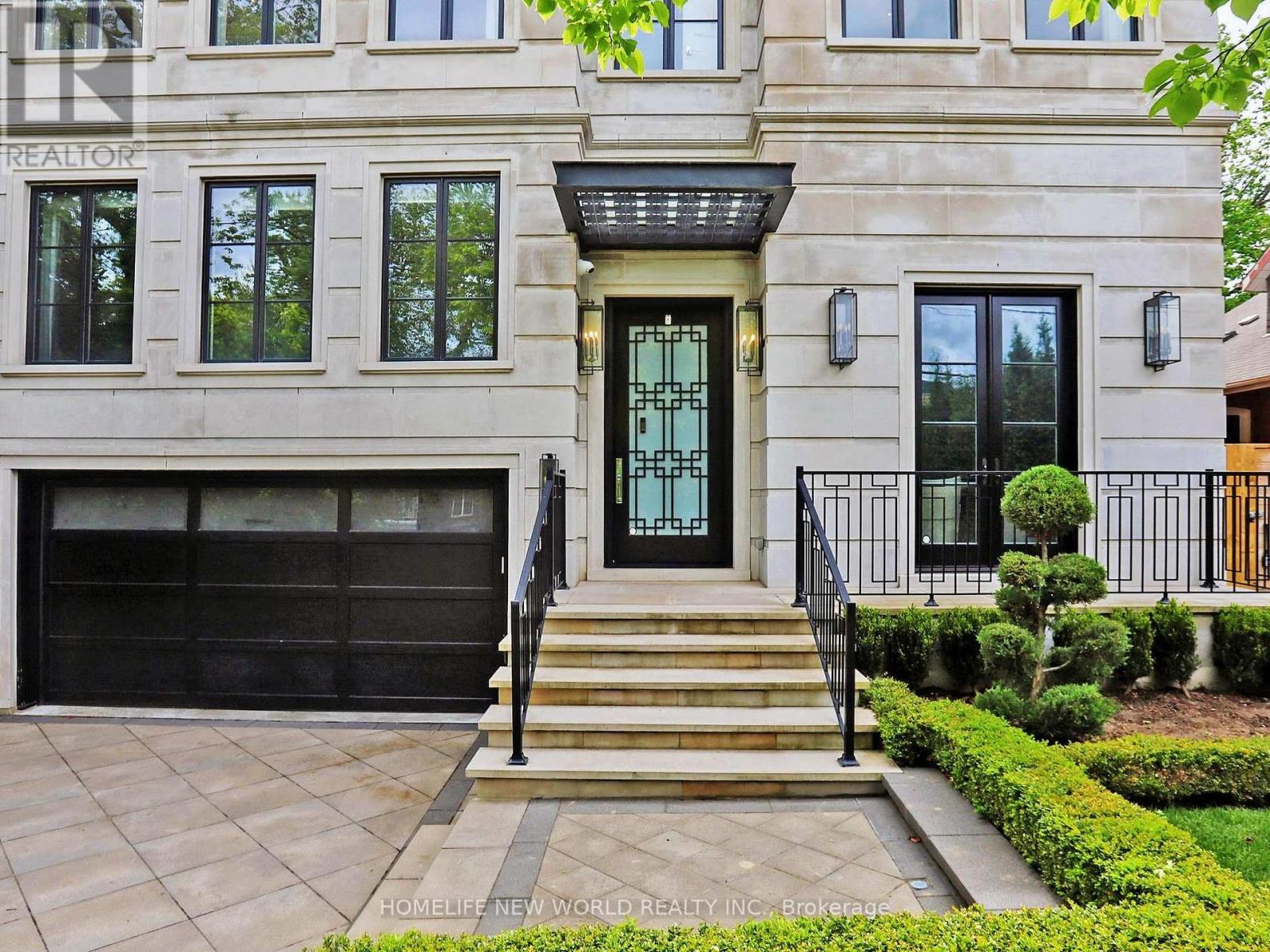 154 YONGE BOULEVARD - 2