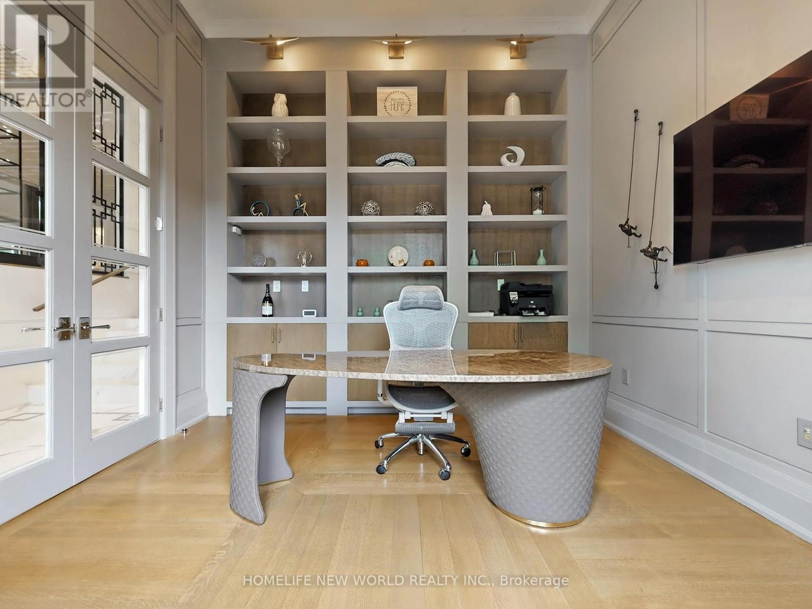 154 YONGE BOULEVARD - 5