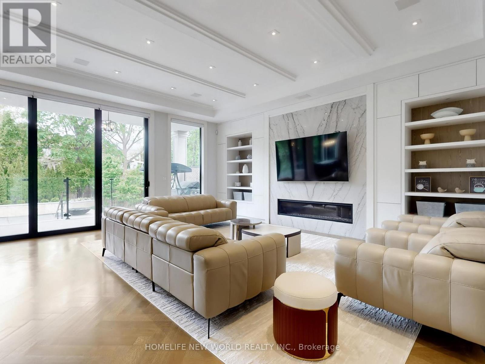 154 YONGE BOULEVARD - 9