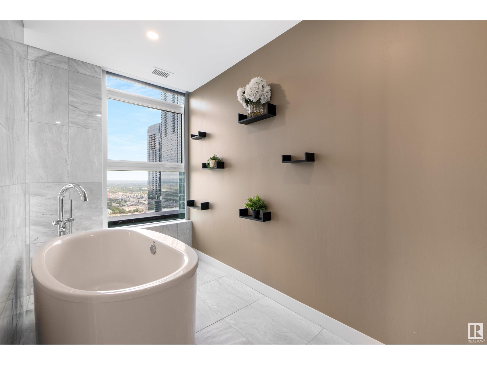#3802 10180 103 ST NW - 25