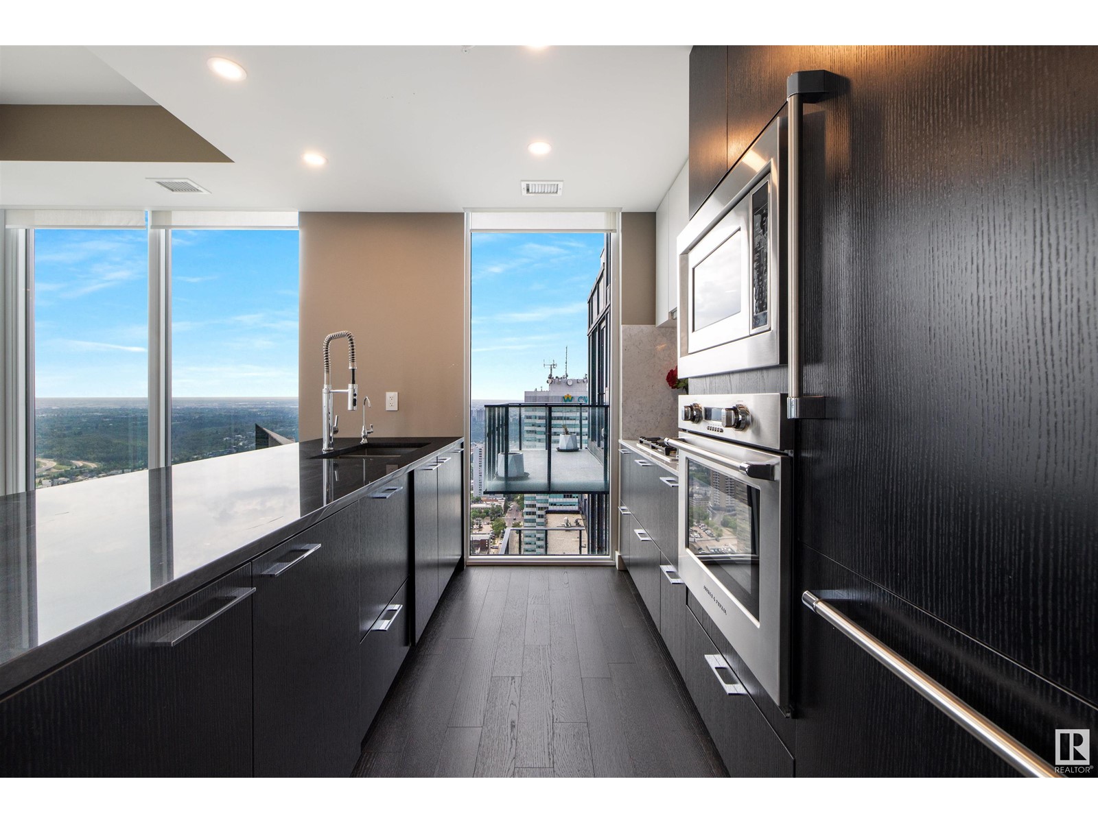 #3802 10180 103 ST NW - 17