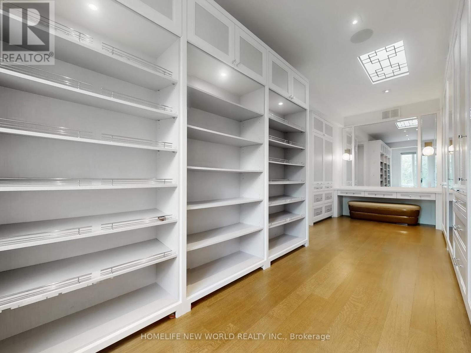 154 YONGE BOULEVARD - 21