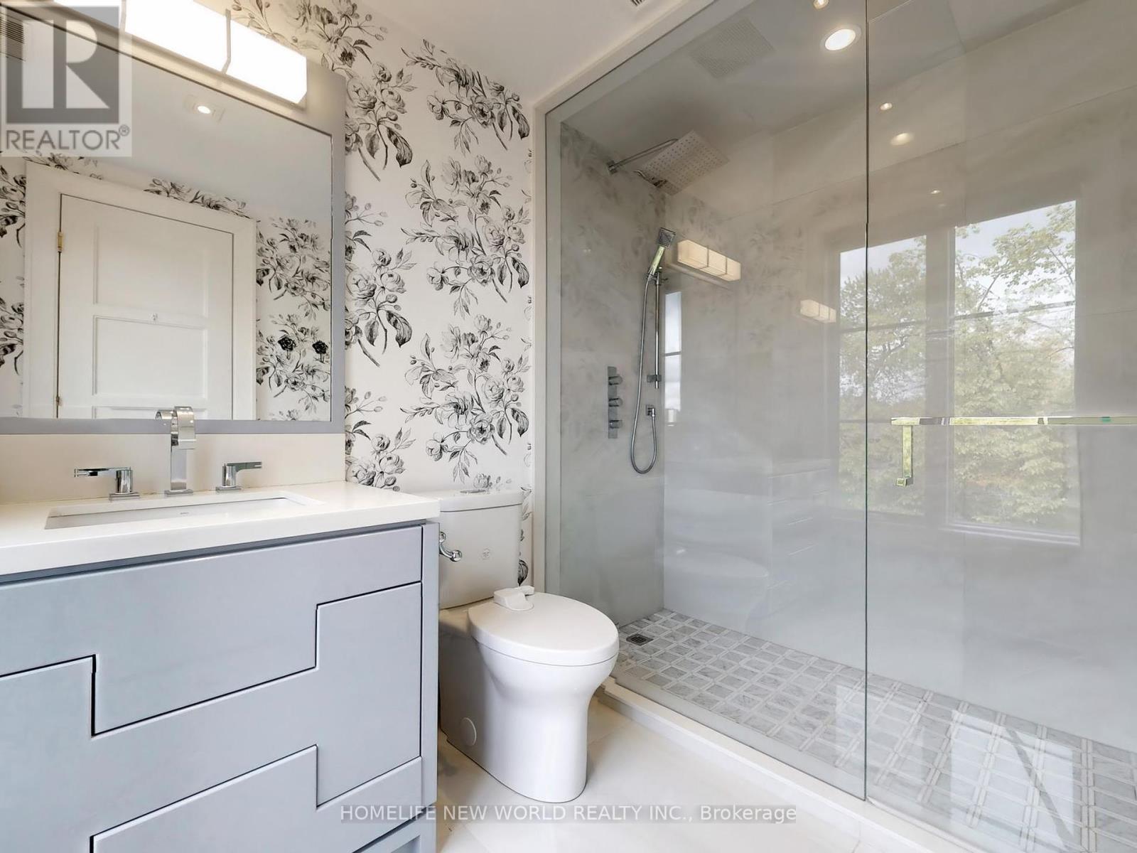 154 YONGE BOULEVARD - 32