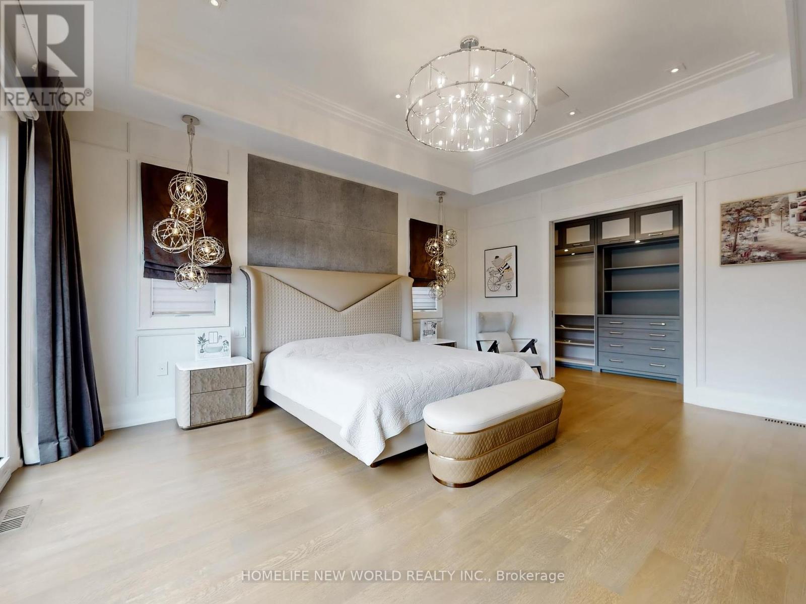 154 YONGE BOULEVARD - 20