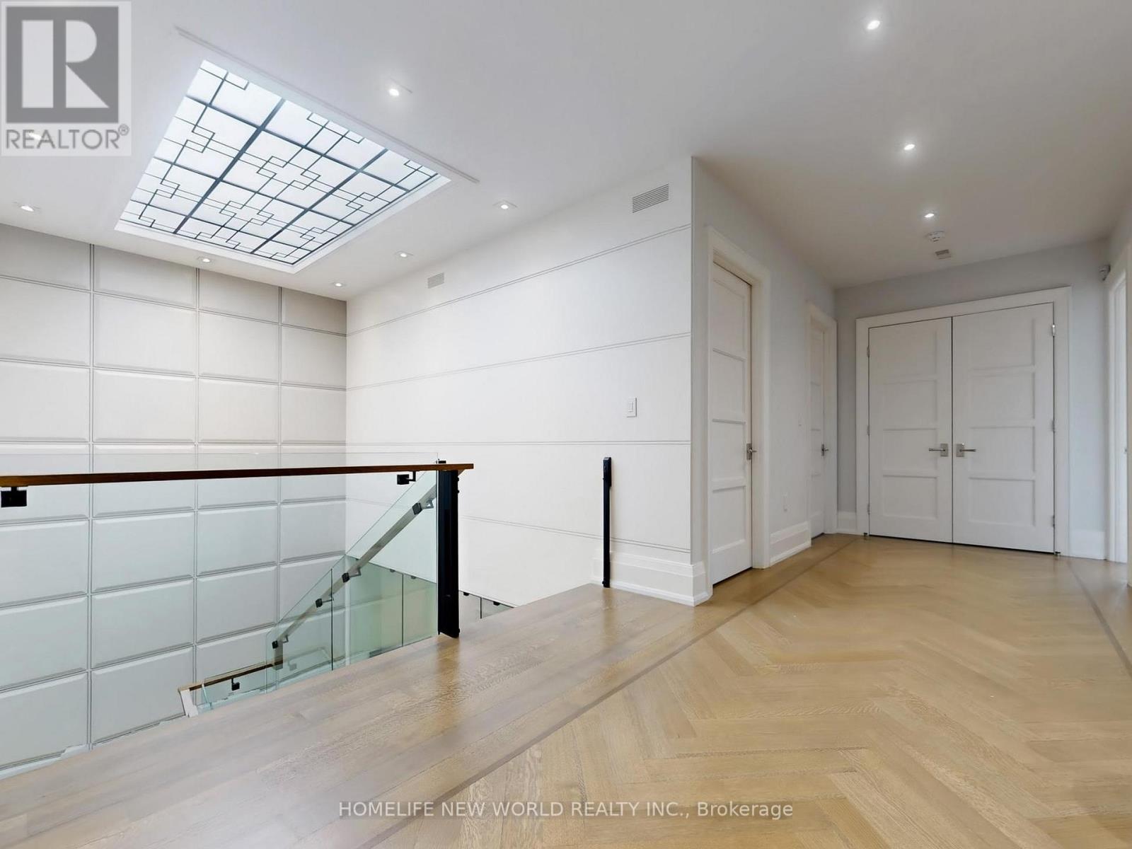 154 YONGE BOULEVARD - 18