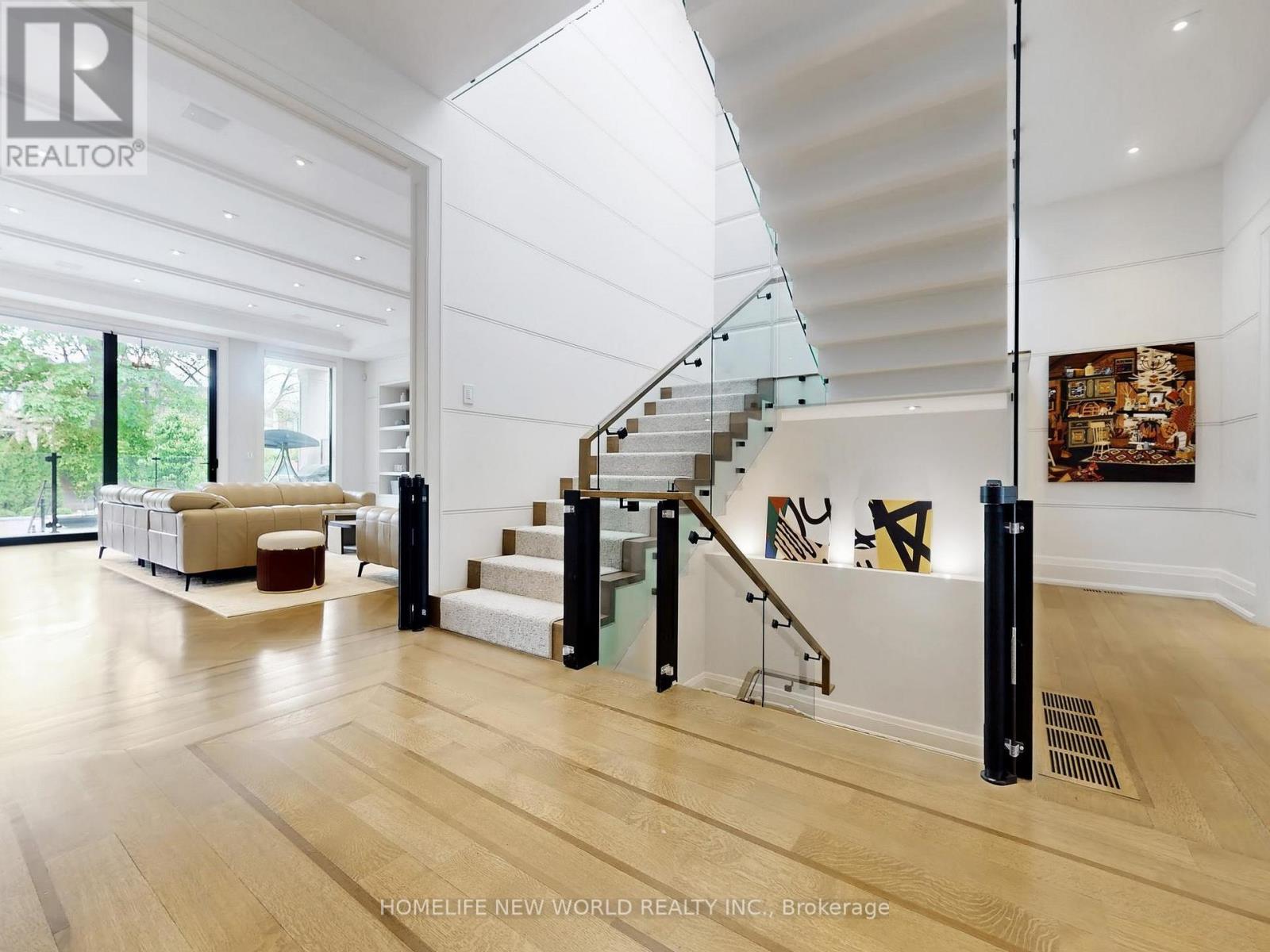 154 YONGE BOULEVARD - 17