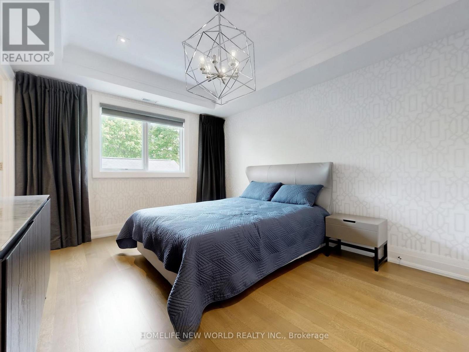 154 YONGE BOULEVARD - 26
