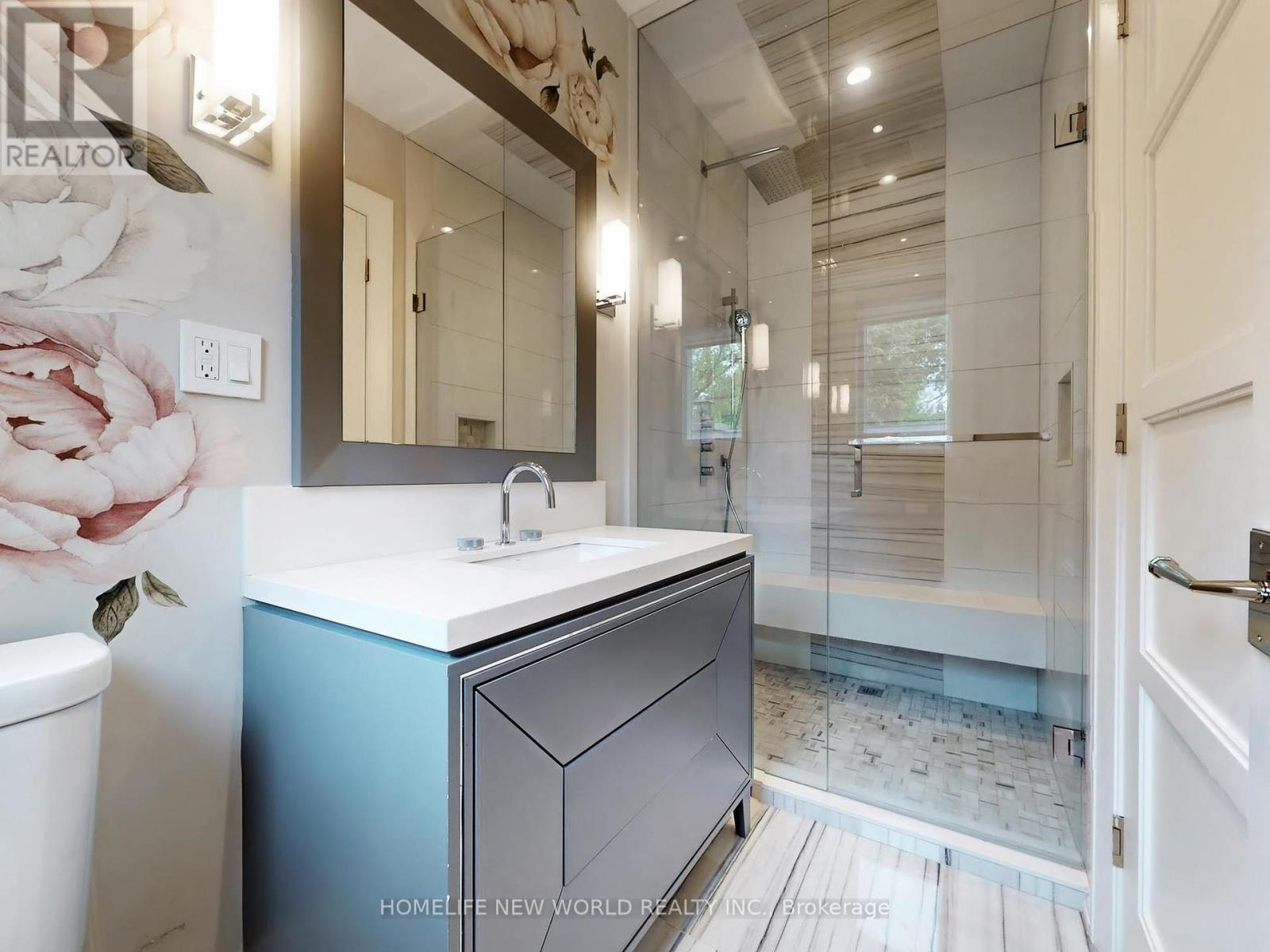 154 YONGE BOULEVARD - 34