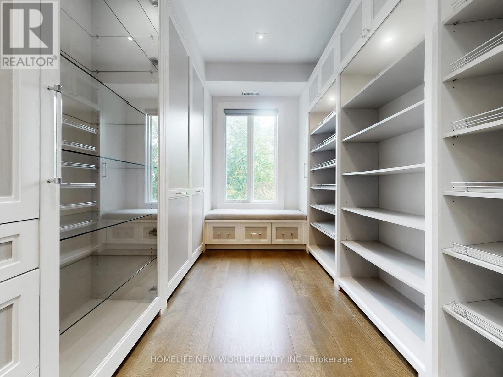 154 YONGE BOULEVARD - 22