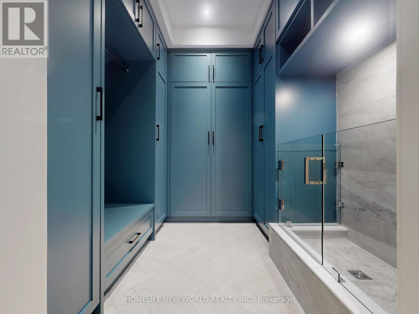 154 YONGE BOULEVARD - 43
