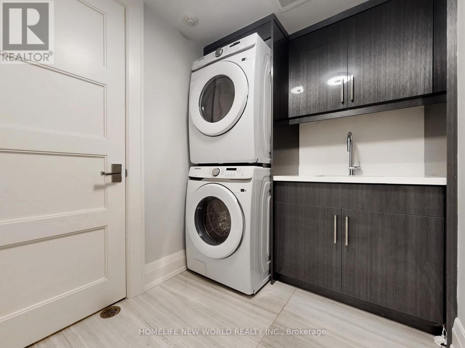 154 YONGE BOULEVARD - 42