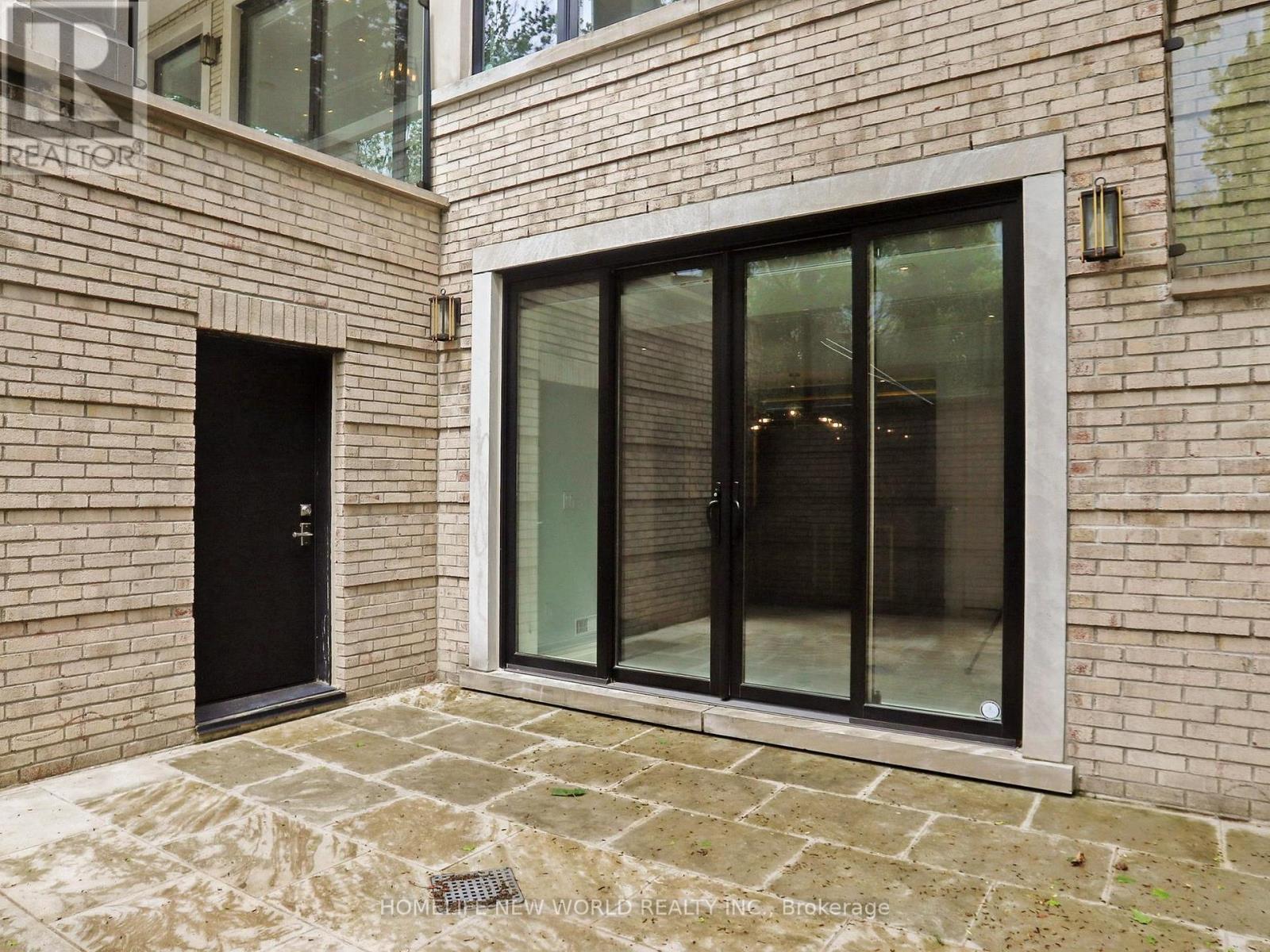 154 YONGE BOULEVARD - 45