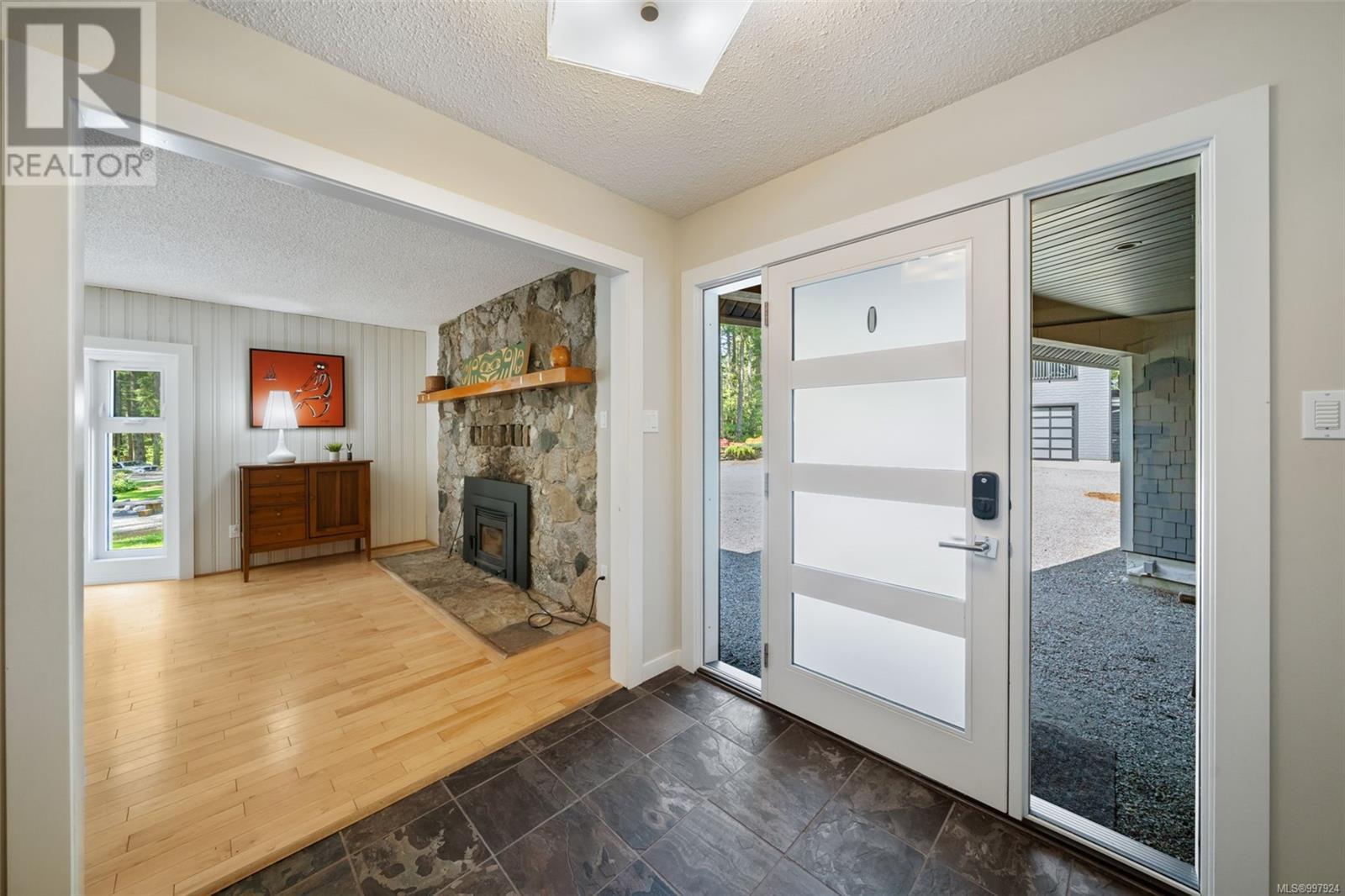Photo 10 of 3281 Mcguire Way, Nanaimo BC